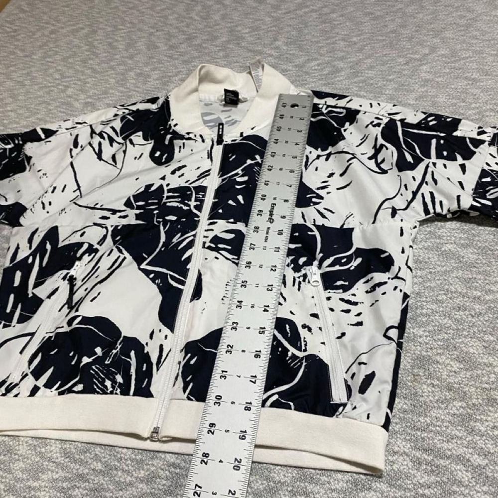 Adidas black and white abstract graphic zip up crop jacket women S. SKU-B932